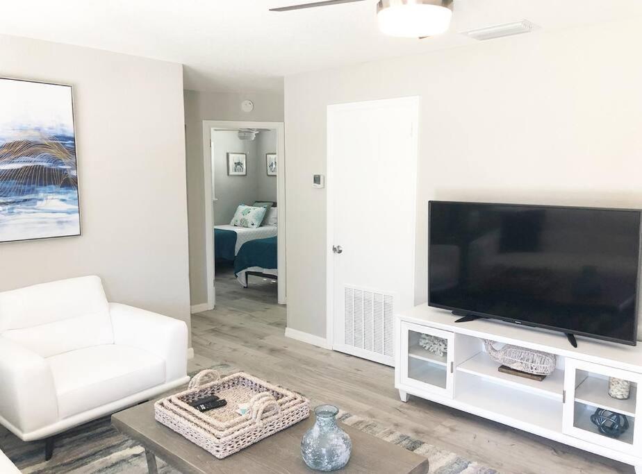 Modern Apartment - 2 Of 4 Punta Gorda Exterior photo